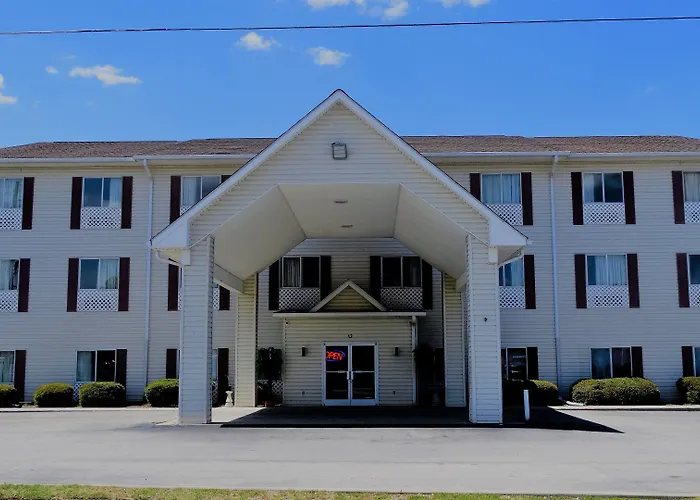 Oak Tree Inn & Suites