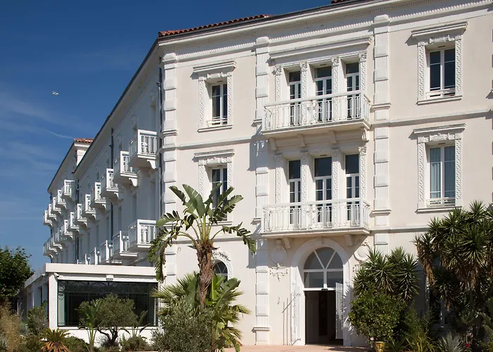 Grand Hotel Des Sablettes Plage, Curio Collection By Hilton