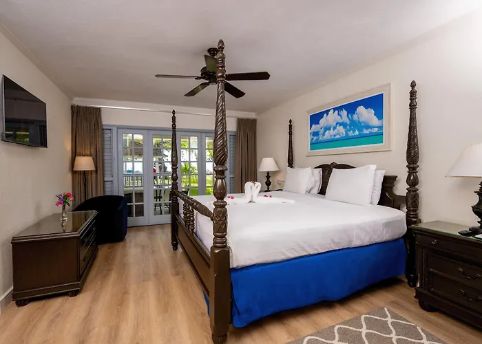 Savannah Beach Club Hotel