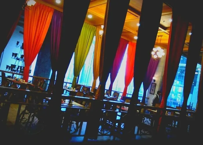 Paragon Hotel&Suites