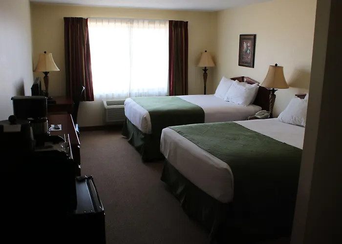 The Edgewood Hotel And Suites
