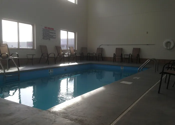 The Edgewood Hotel And Suites