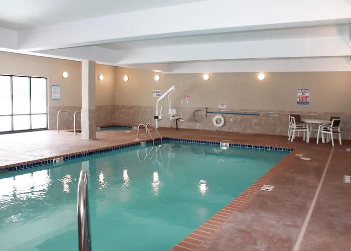 Reston Lodge & Suites - Emmetsburg