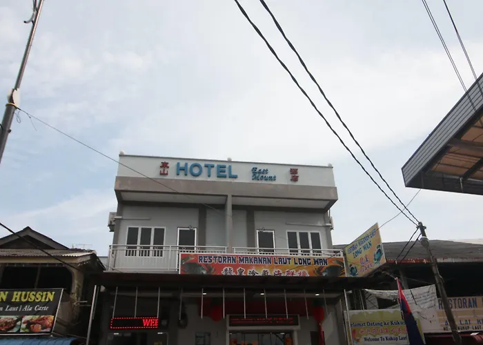 Oyo 89915 East Mount Hotel
