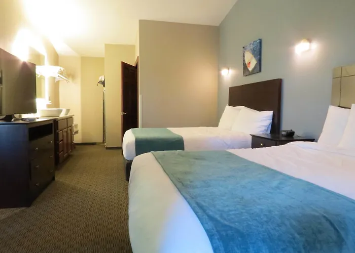 Edgewater Hotel And Suites