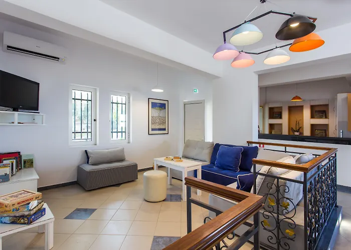 Iris Beach Hotel