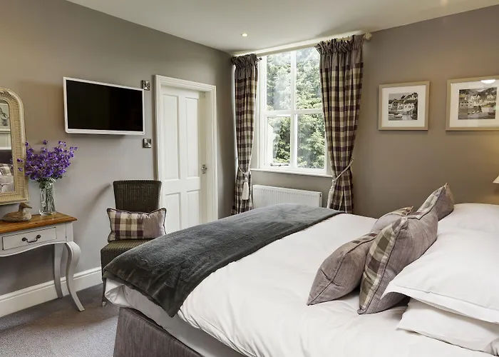 Falcon Manor Hotel
