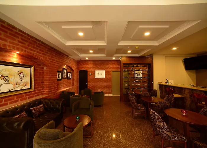 Quindeloma Art Hotel & Gallery