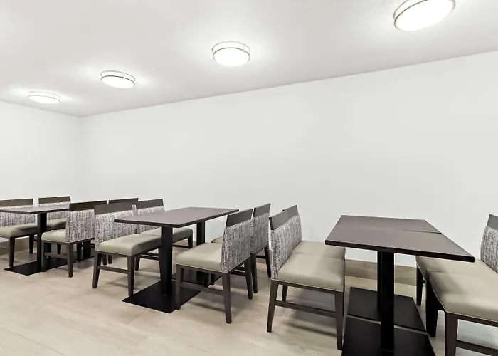 Surestay Hotel By Best Western Groves