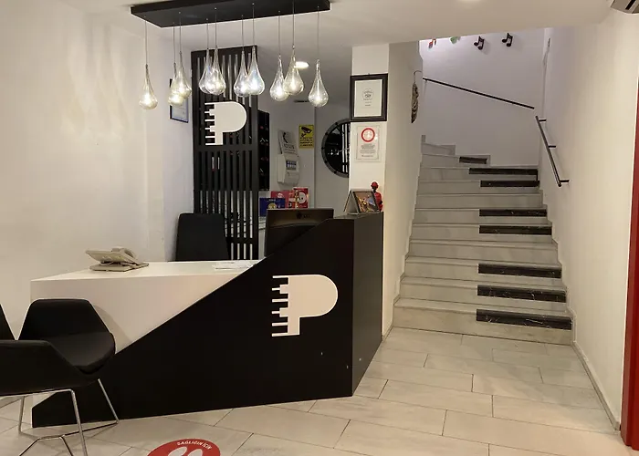 Piano Hotel
