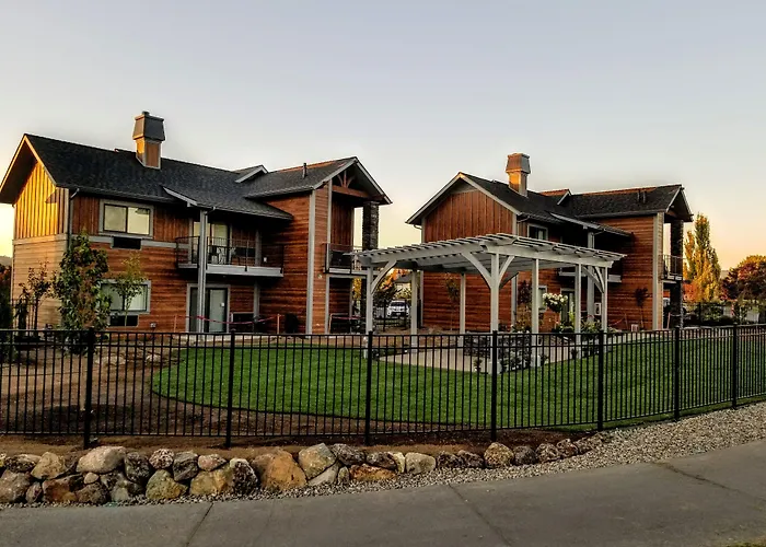 Resort At Eagle Point Golf Club Lodging