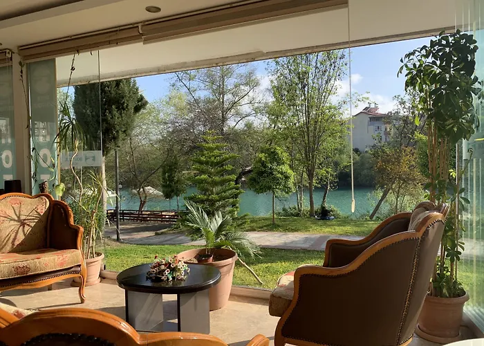 River Hotel