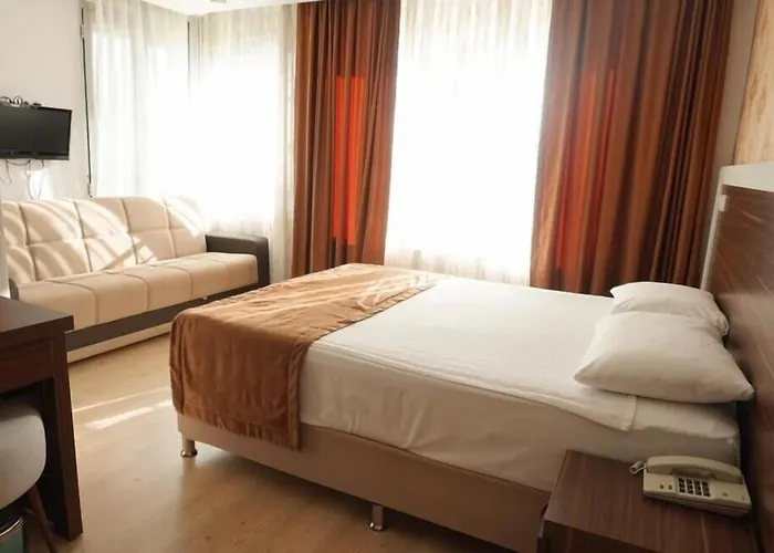 River Hotel