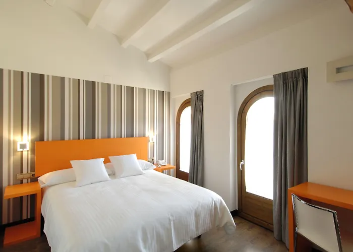 Hotel Cienbalcones