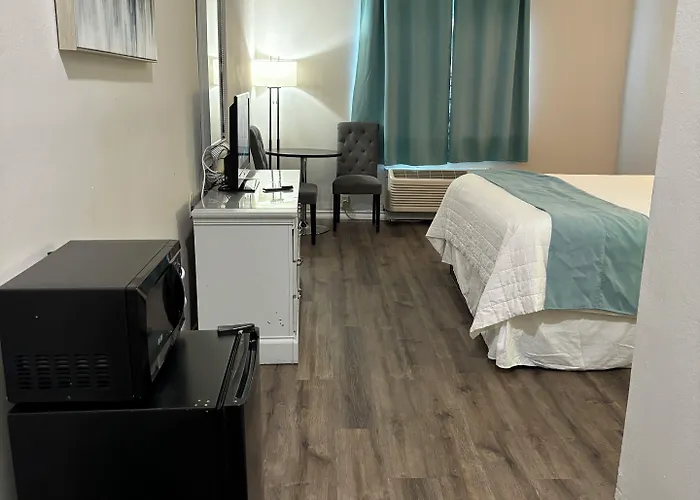 Deluxe Inn & Suites