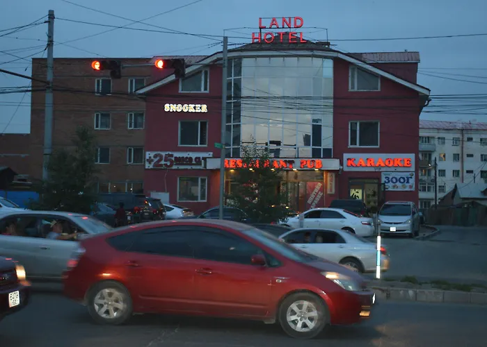Land Hotel