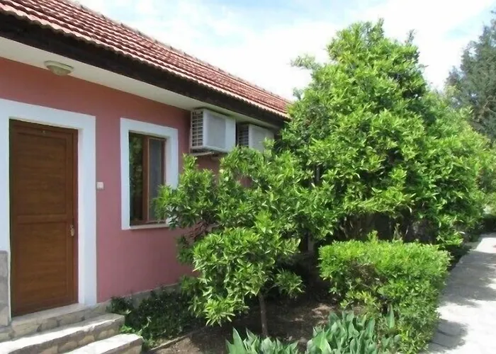 Lindos Pension