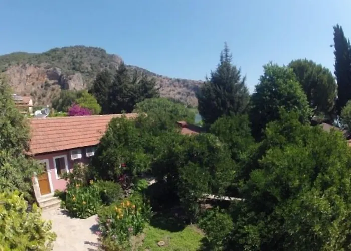 Lindos Pension
