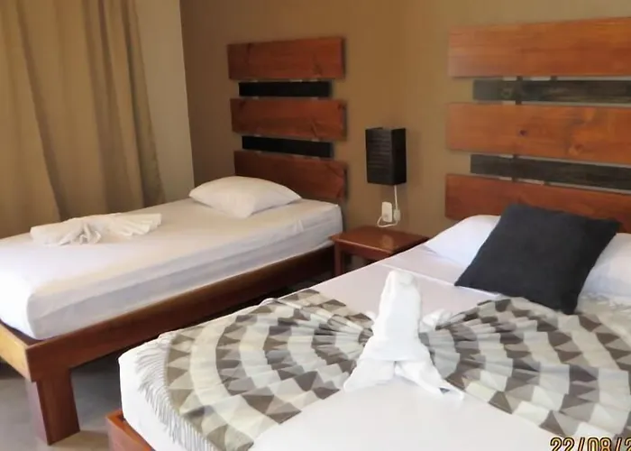 Hotel Cabinas Midey