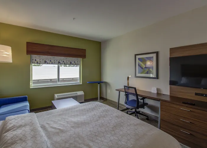 Holiday Inn Express - Fort Walton Beach Central By Ihg