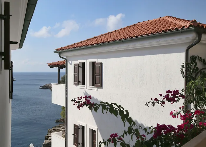Yalis Hotel