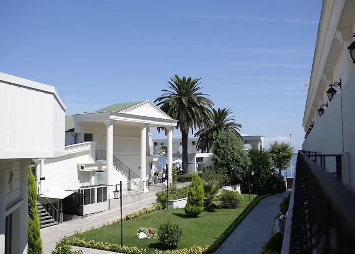 Northdoor Hotel