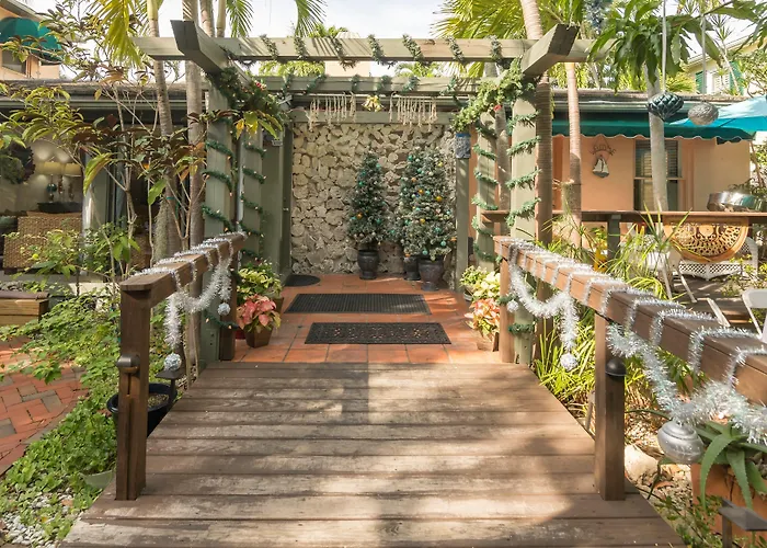Suite Dreams Inn By The Beach Key West