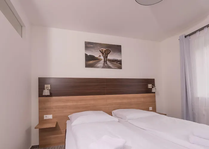 Boutique-Hotel Kronenstuben - Unschlagbare Zentrumsnaehe Direkt Am Marstall & Marktplatz - Schloss In 3 Min - Fruehstueck - Langzeitmiete