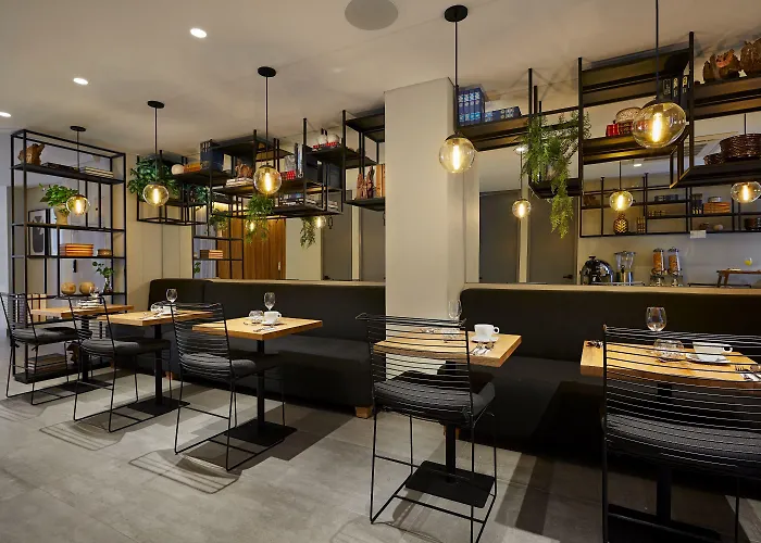 14 Urban Hotel