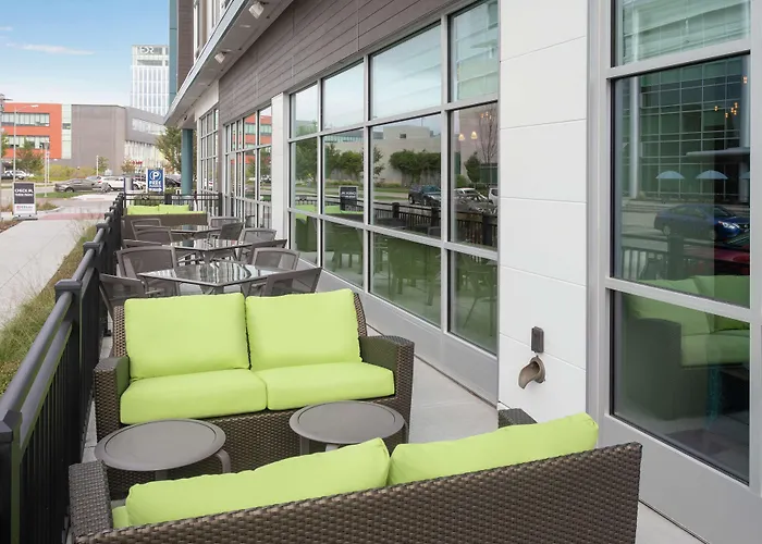 Hilton Garden Inn Omaha Aksarben Village