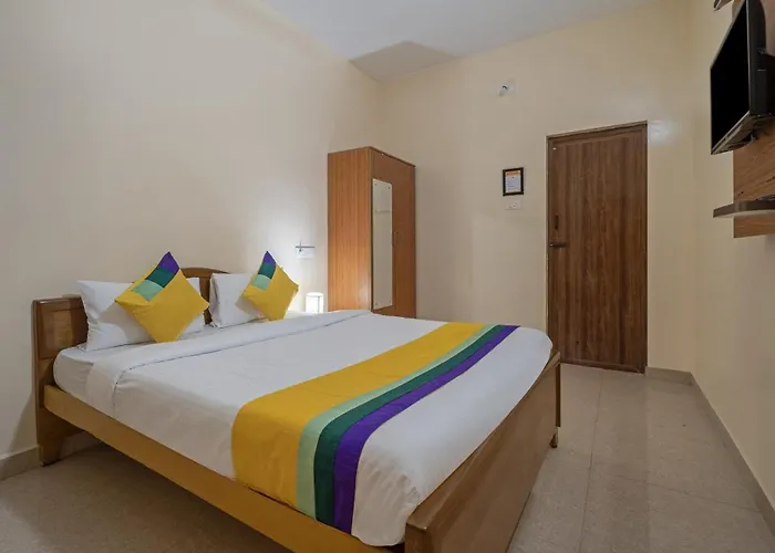 Itsy Hotels Everest Leela Residency
