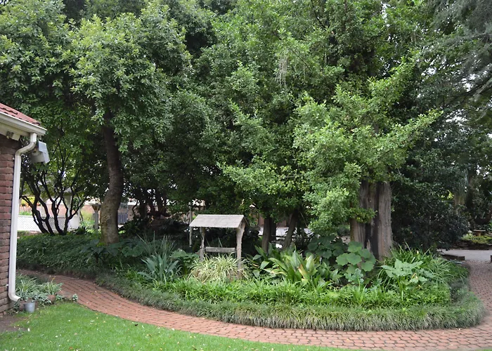 Airport Gardens Boutique Hotel
