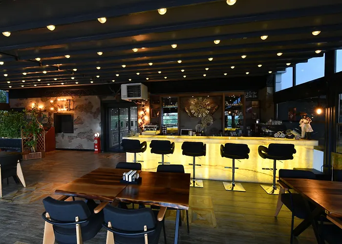 D'Lux Boutique Hotel