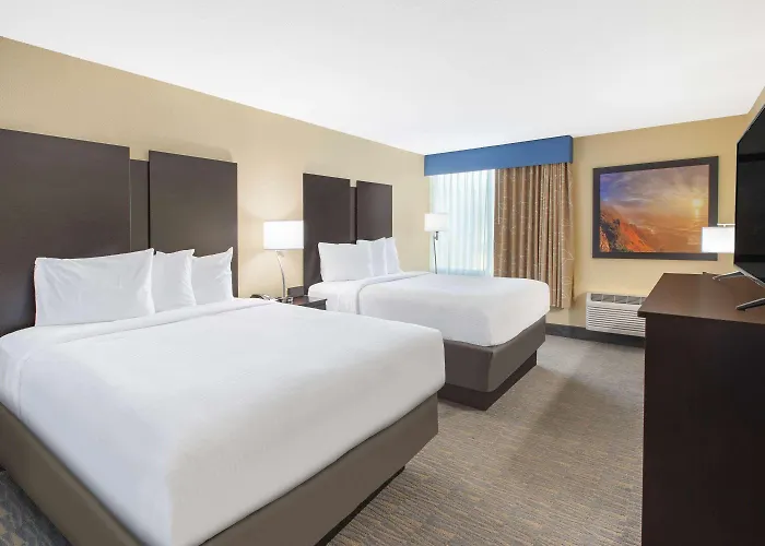 Days Inn & Suites By Wyndham Grand Rapids Near Downtown