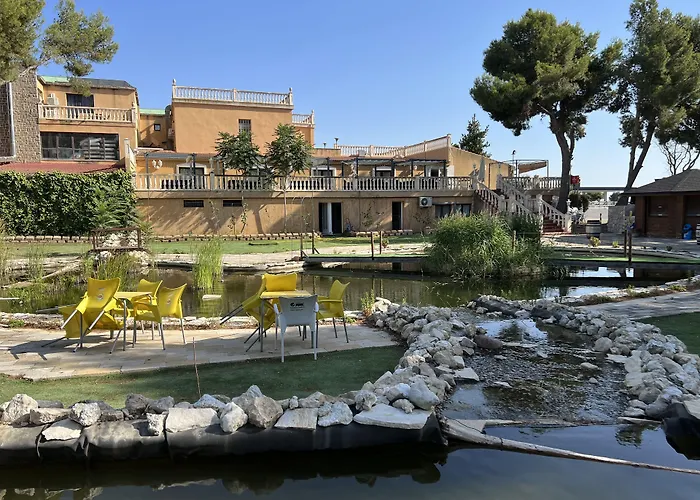Hotel El Cisne - Parking Exterior Gratuito