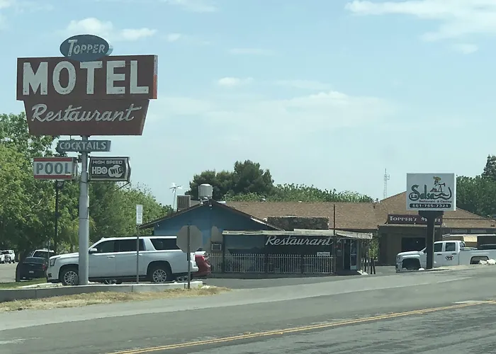 Toppers Motel