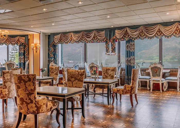 Muthu Fort William Hotel