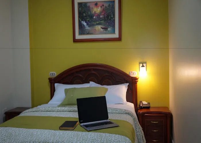 Hotel Perla Verde