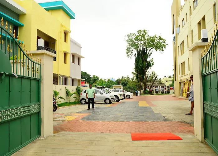 Hotel Aadhi