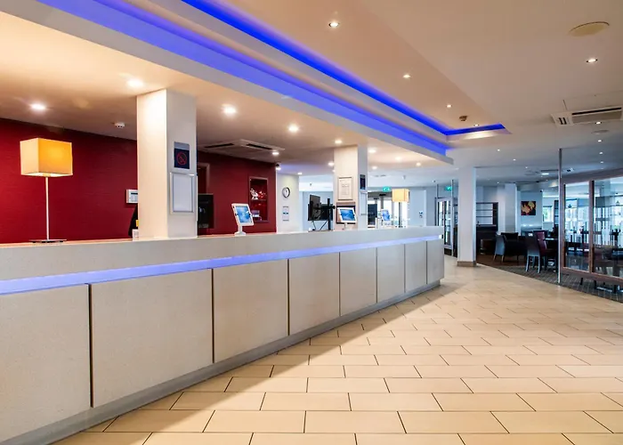 Holiday Inn Express Glasgow Airport By Ihg