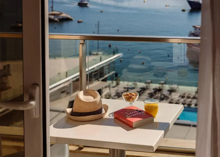 115 The Strand Hotel By Neu Collective