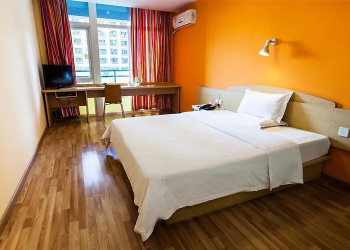 7 Days Inn Nanchang Bayi Square Zhongshan Road Wanshou Palace
