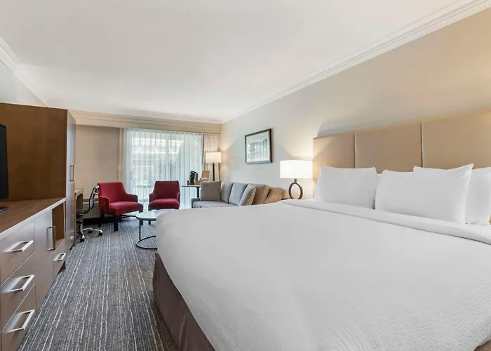 Best Western Plus Kelowna Hotel & Suites