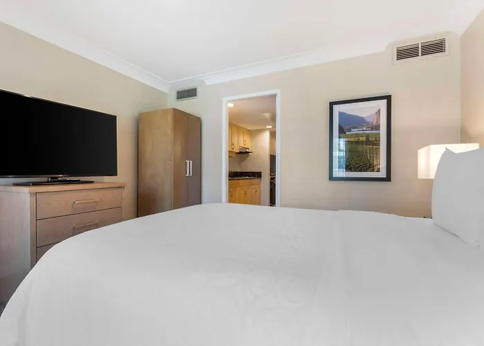 Best Western Plus Kelowna Hotel & Suites