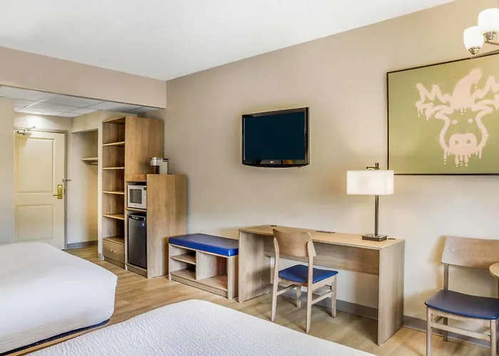 Days Inn & Suites By Wyndham West Edmonton
