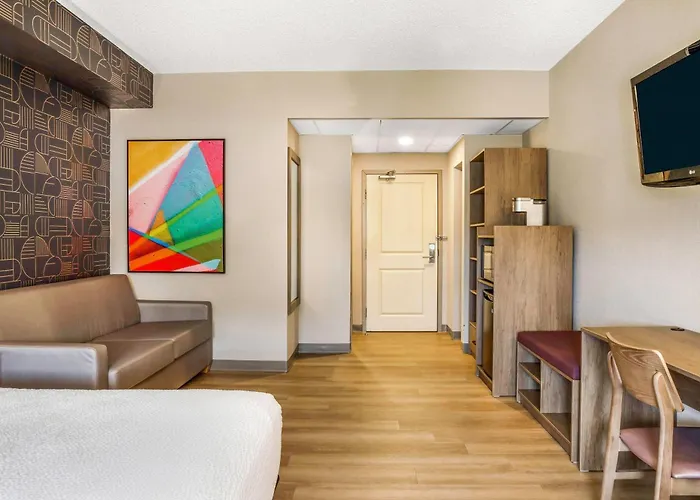 Days Inn & Suites By Wyndham West Edmonton