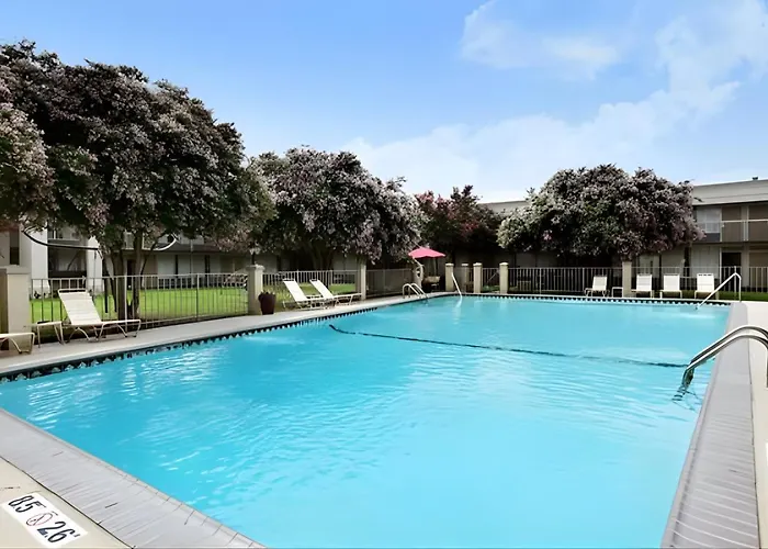 Iberia House & Suites
