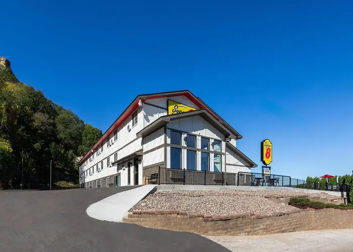Super 8 By Wyndham Winona Mn Motel
