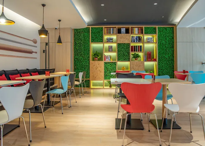 Ibis Luoyang Baolong Square Hotel