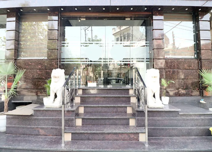 Fabhotel Aman Residency